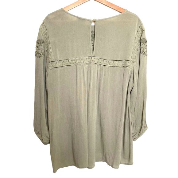 Torrid Blouse Womens Size 2X Plus Green Embroidered Floral Long Sleeve Top - Picture 3 of 14